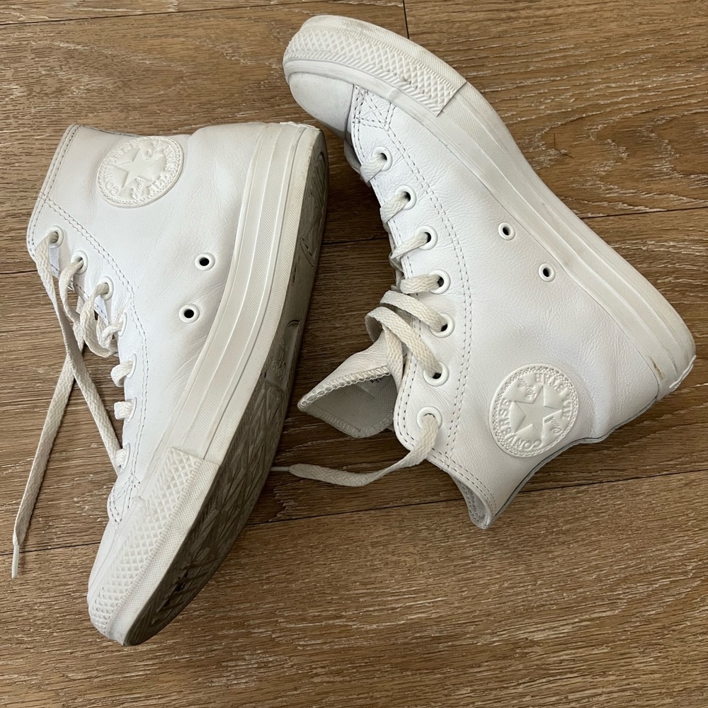 ALL-WHITE LEATHER HIGH-TOP CONVERSE